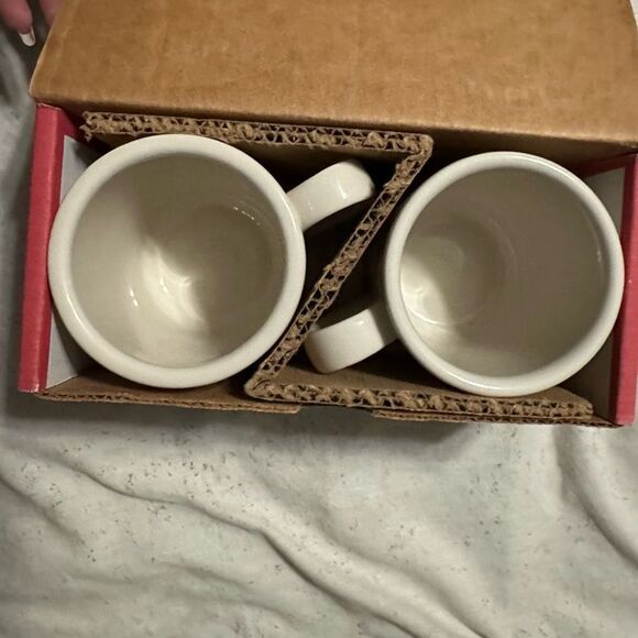 Longaberger Retired Traditional Holly Set of 2 Mugs Made in USA - Picture 2 of 6